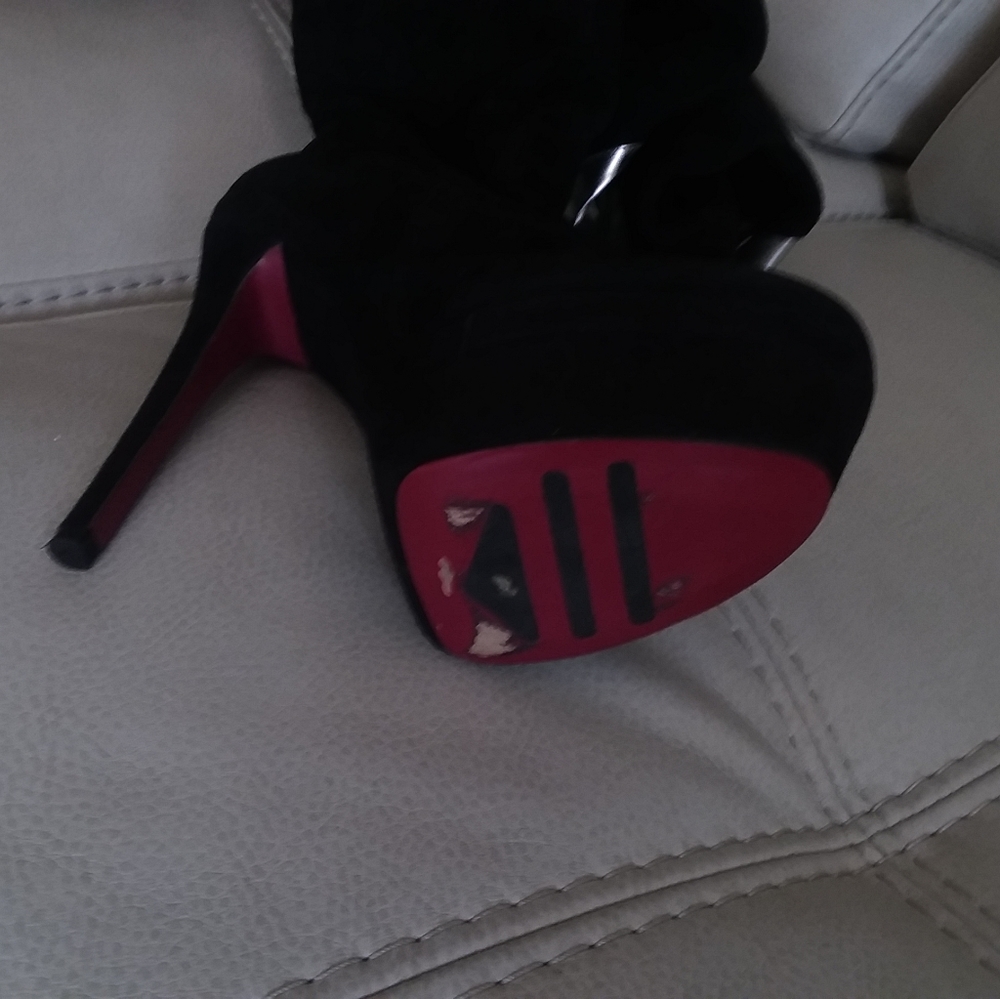 Boots - Picture 5 of 6